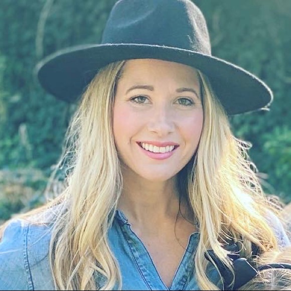 Meet your Posher, Kristin - Picture 1 of 1